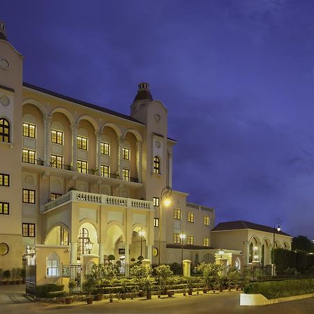 Hotel DLF Club 5 - Golf Course Road Gurgaon Zewnętrze zdjęcie