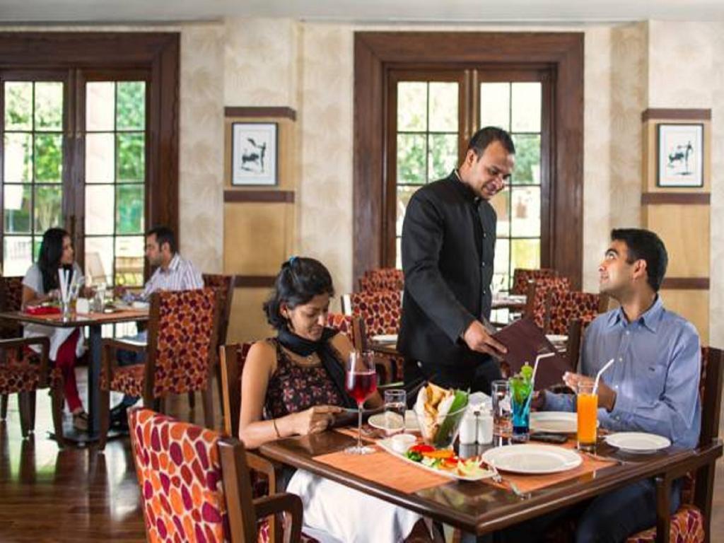 Hotel DLF Club 5 - Golf Course Road Gurgaon Zewnętrze zdjęcie