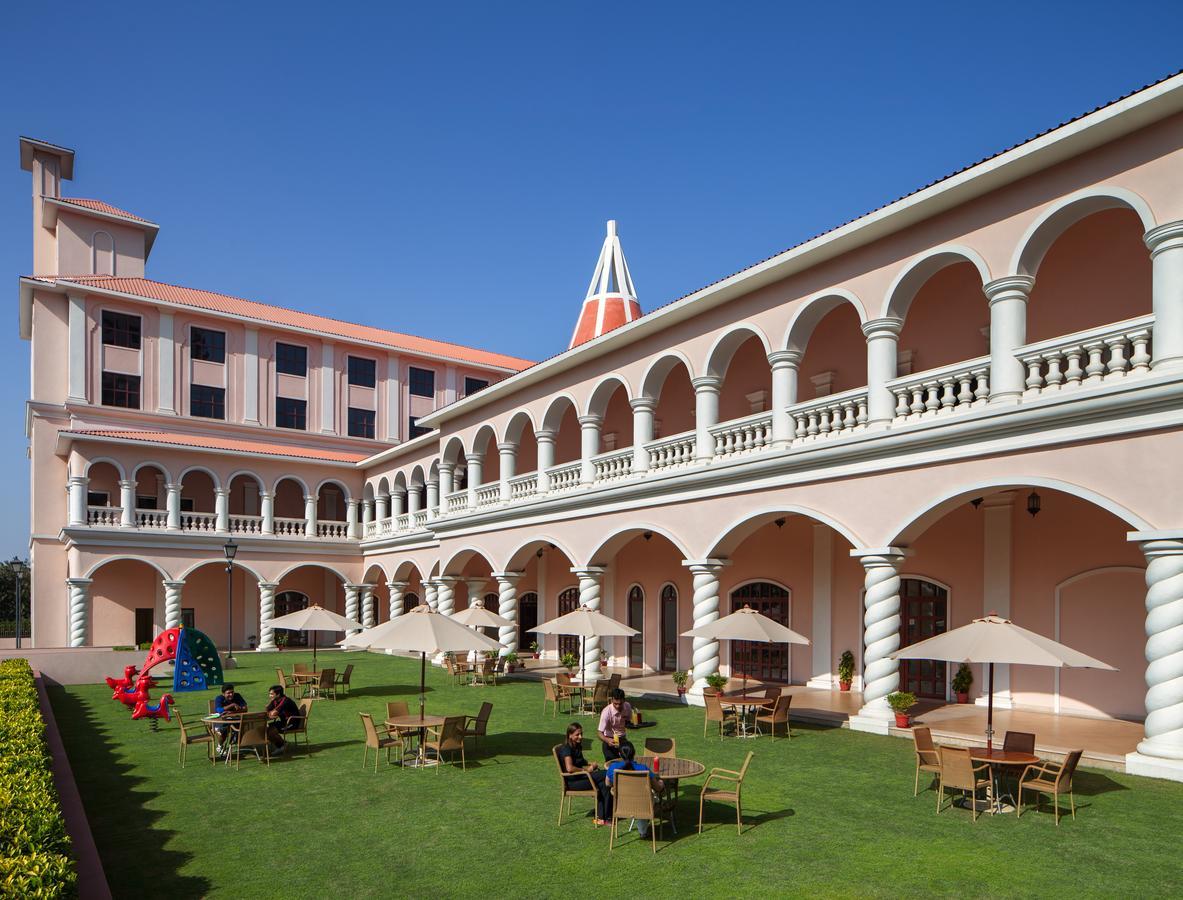 Hotel DLF Club 5 - Golf Course Road Gurgaon Zewnętrze zdjęcie