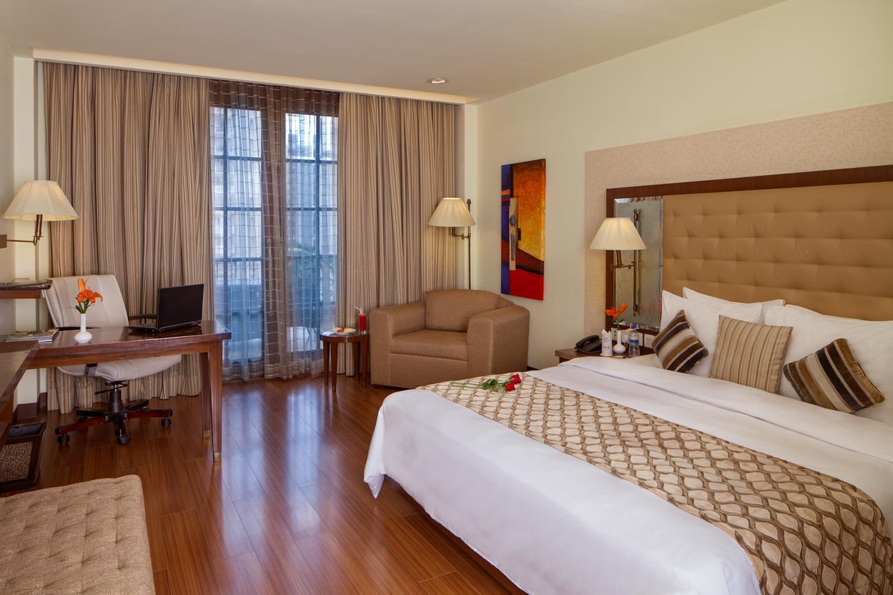 Hotel DLF Club 5 - Golf Course Road Gurgaon Zewnętrze zdjęcie